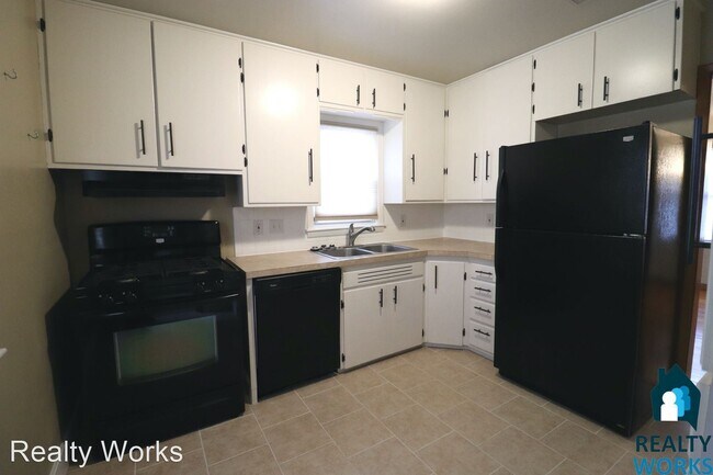 Building Photo - 2 br, 1 bath House - 2940 N 41st