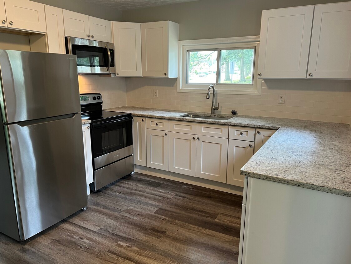New no-slam cabinets, granite countertops and stainless-steel appliances - 2534 Rockefeller Rd