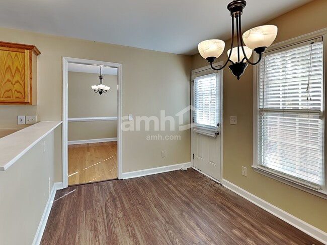 Building Photo - 993 Kintail Ct