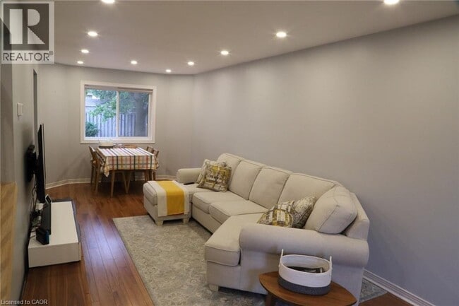 Building Photo - 489 Timbercroft Crescent