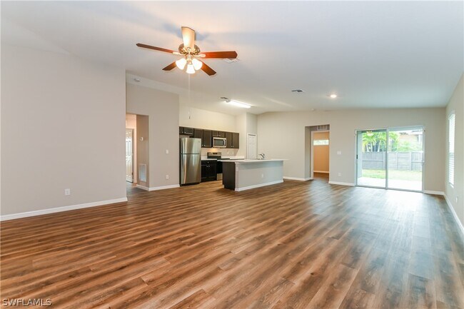 Foto del edificio - 719 SW 13th Terrace