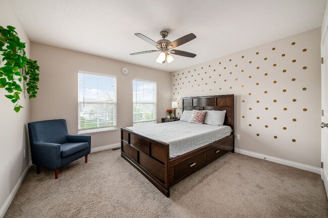 Foto del edificio - 6138 Longwood Dr