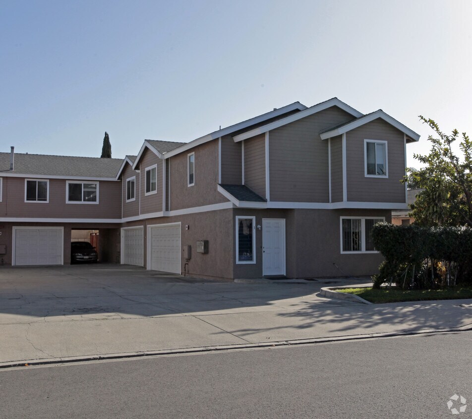Building Photo - 13766 Cedar St