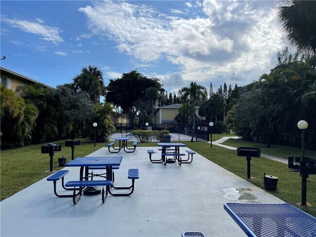 Foto del edificio - 550 SE 2nd Ave