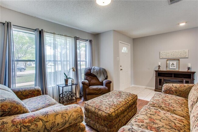 Foto del edificio - 2622 Glen Field Dr
