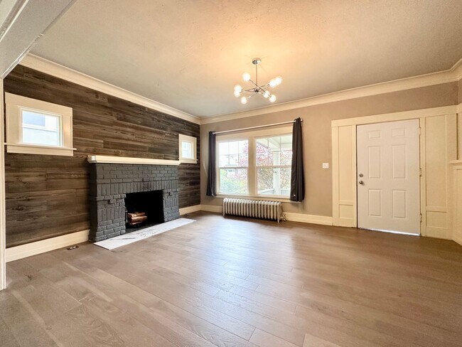 Foto del edificio - 1606 Lakeview Blvd E