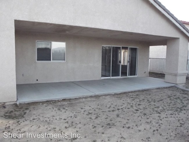 Building Photo - 18535 Mountain Meadows Dr