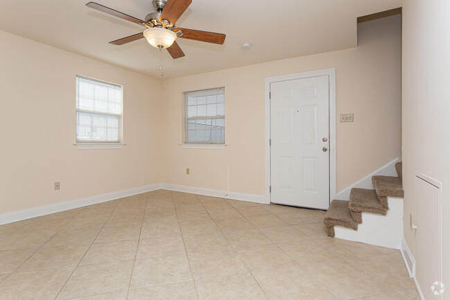 2 HAB, 1.5 BA, Casa adosada - 1150 ft² - Regency Metairie Apartments