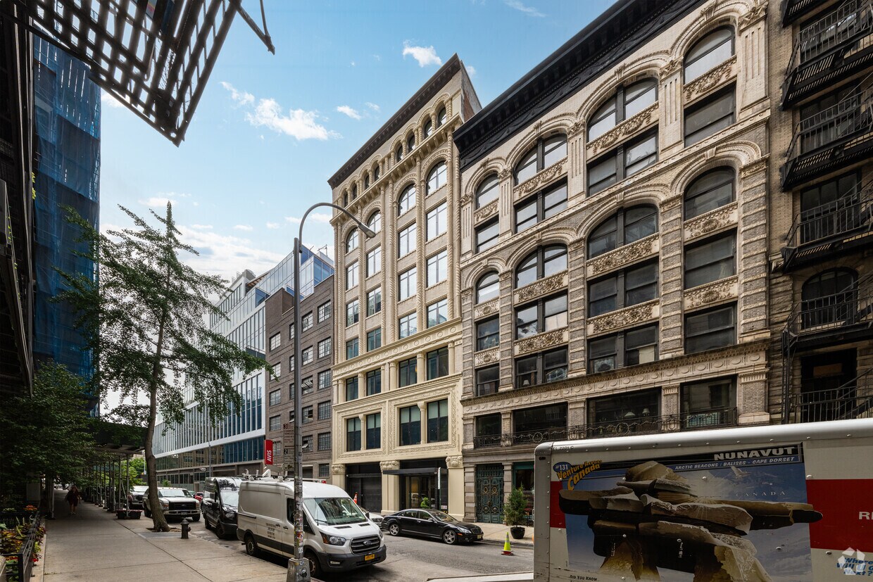 Foto principal - 66 E 11th St