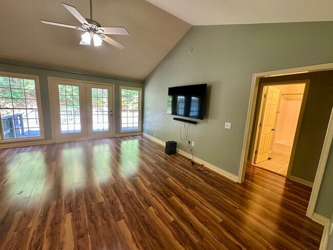 Foto del edificio - 3 Bedroom Home - Private - Central SC