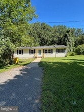Building Photo - 358 Forest Beach Rd