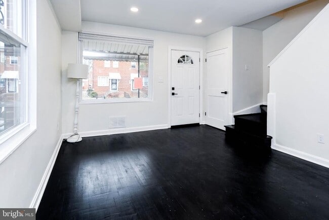 Building Photo - 4227 Nash St SE