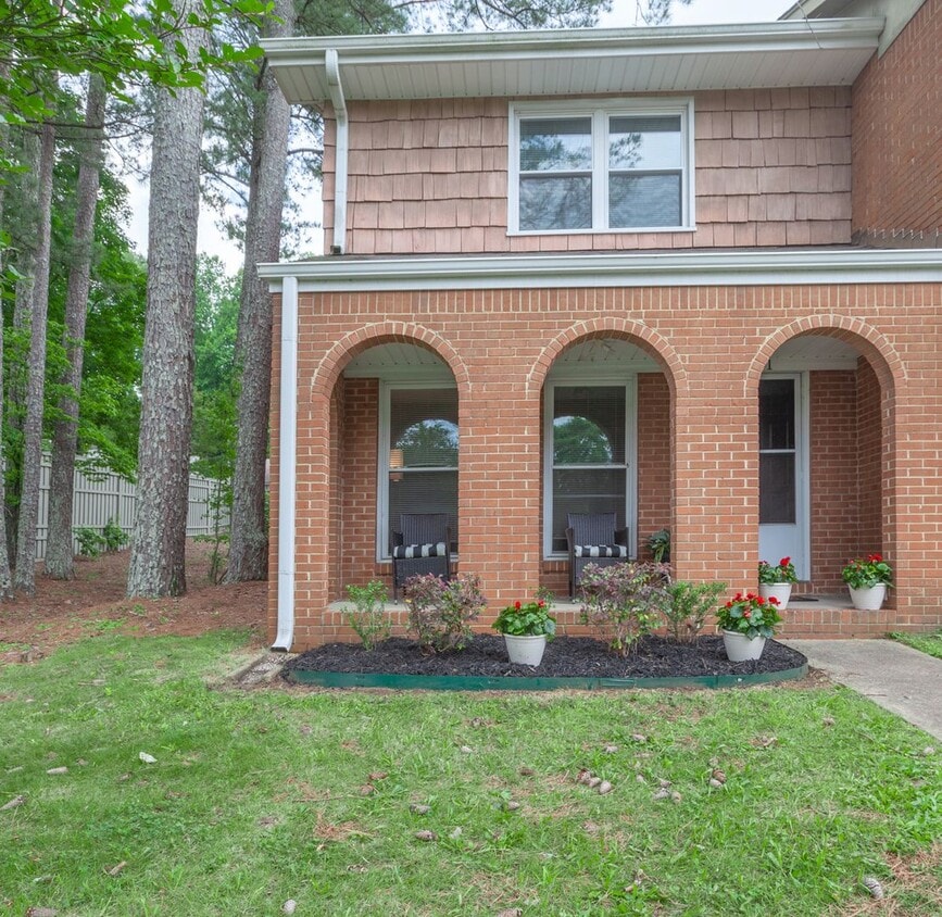 Primary Photo - Charming 2-Bedroom, 1.5-Bath Townhouse in ...