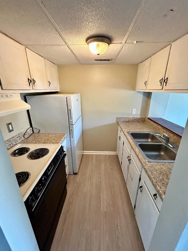 Foto principal - 7042 Bray Rd