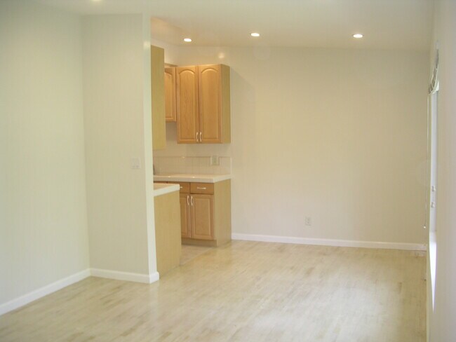 Eating Area - 416 Bay St