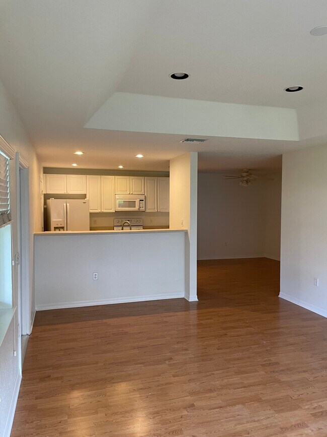 Building Photo - 1813 E Sanderling Ln