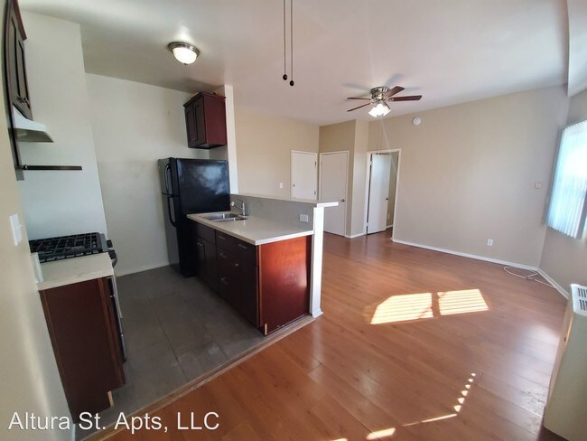 Building Photo - 3020 Altura St