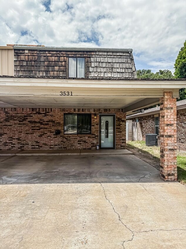 Primary Photo - 3531 Central Dr