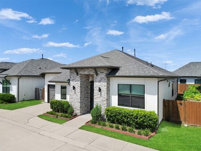 Building Photo - 10330 Grove Row Ave
