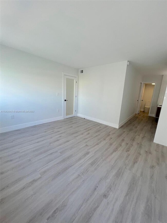 Building Photo - 5838 Collins Ave
