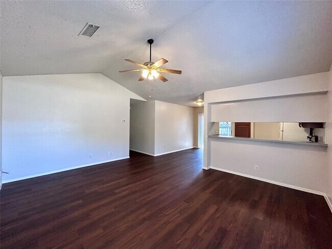 Foto del edificio - 8802 Pineridge Dr