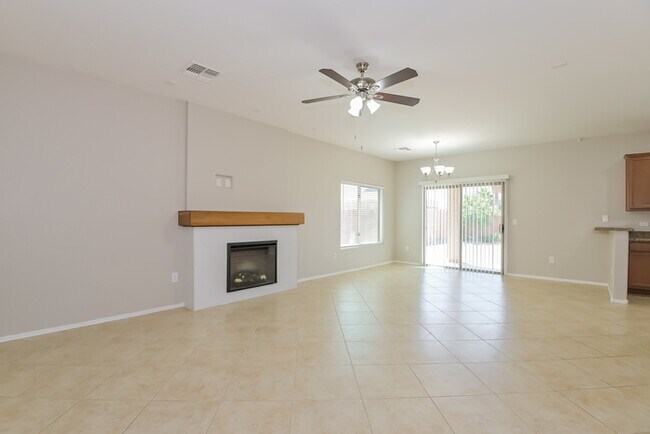 Foto del edificio - Inviting 4-Bedroom Home with Community Amenities