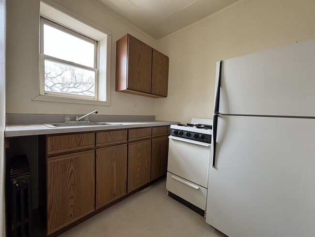 Building Photo - 117 N Main St