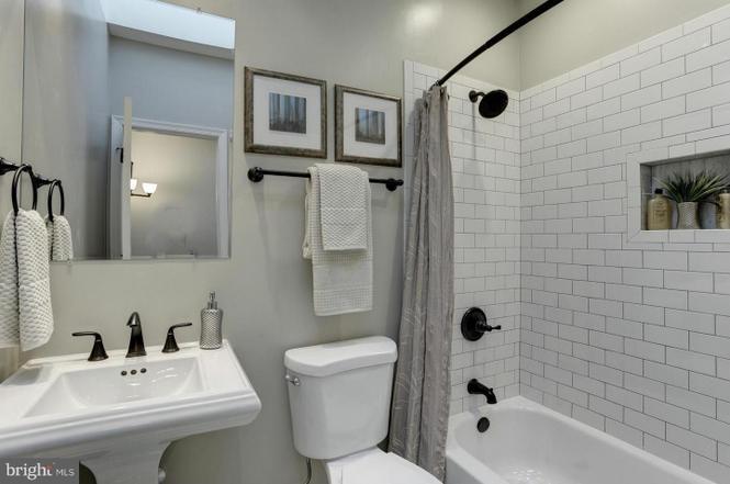 Building Photo - 1692 Kramer St NE