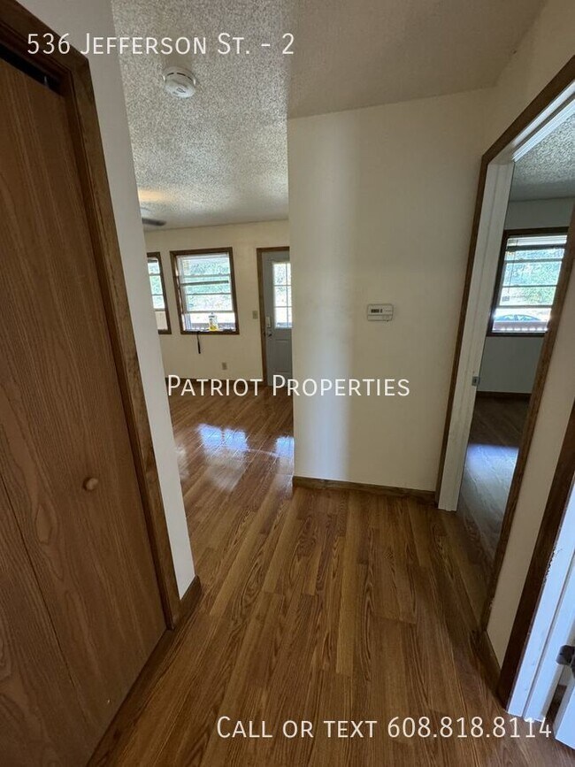 Foto del edificio - 2 bedroom/ 1 bath apartment in Mauston, WI