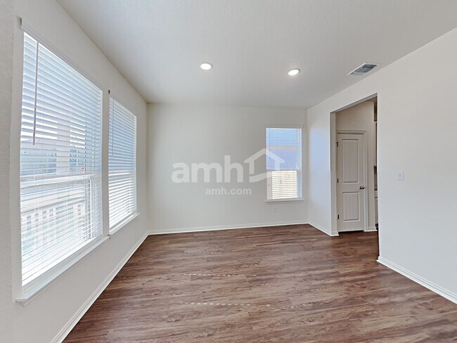 Building Photo - 211 Pebble Creek Run