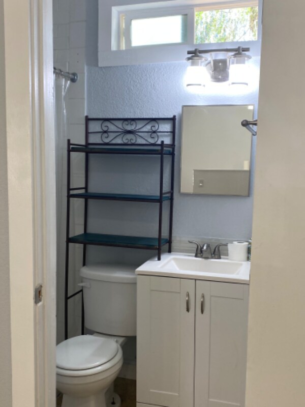 Foto del edificio - 16241 Ceres Ave