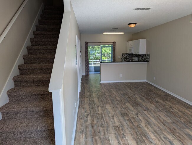 Foto del edificio - Spacious 2 Bed, 2.5 Bath Townhome in Gated...