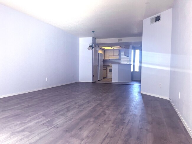 Building Photo - 5881 Gloria Dr