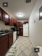 Building Photo - 142 Kenrick St