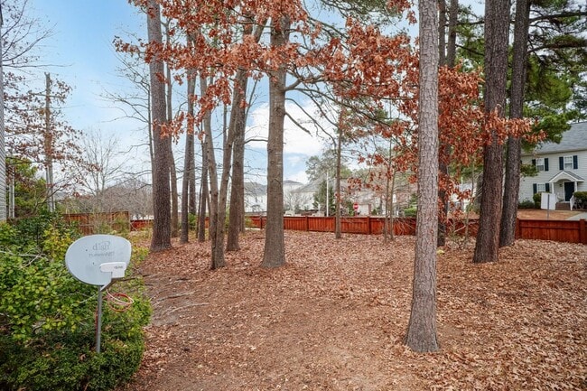 Building Photo - Beautiful Townhouse w/ 1st Floor Bedroom