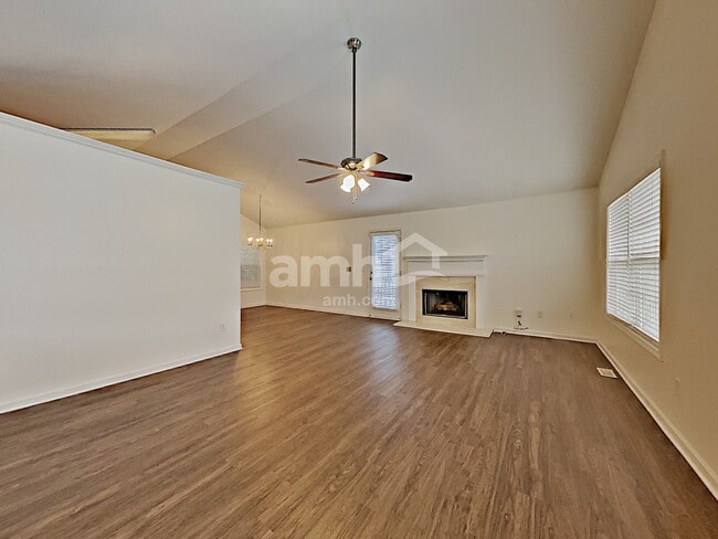 Foto del edificio - 5950 Hickory Springs Dr