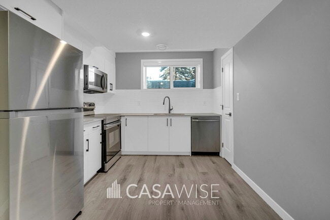 Building Photo - 9348-9154 154 St