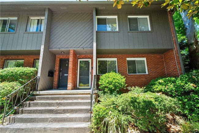 Building Photo - 1620 Briarcliff Pl NE