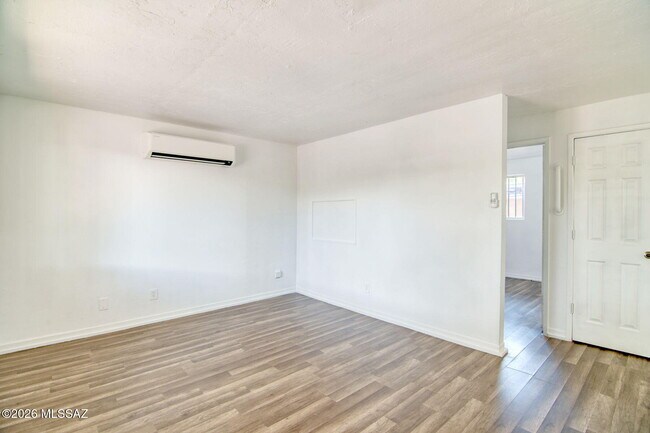 Foto del edificio - 5653 E 28th St