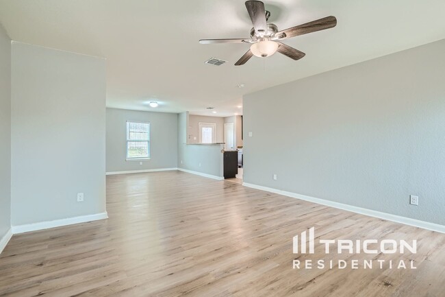 Foto del edificio - 6346 Daisy Way