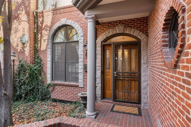 Building Photo - Cherry Creek Townhome - 3 Bed, 3 Bath, 2 Car Attached Garage