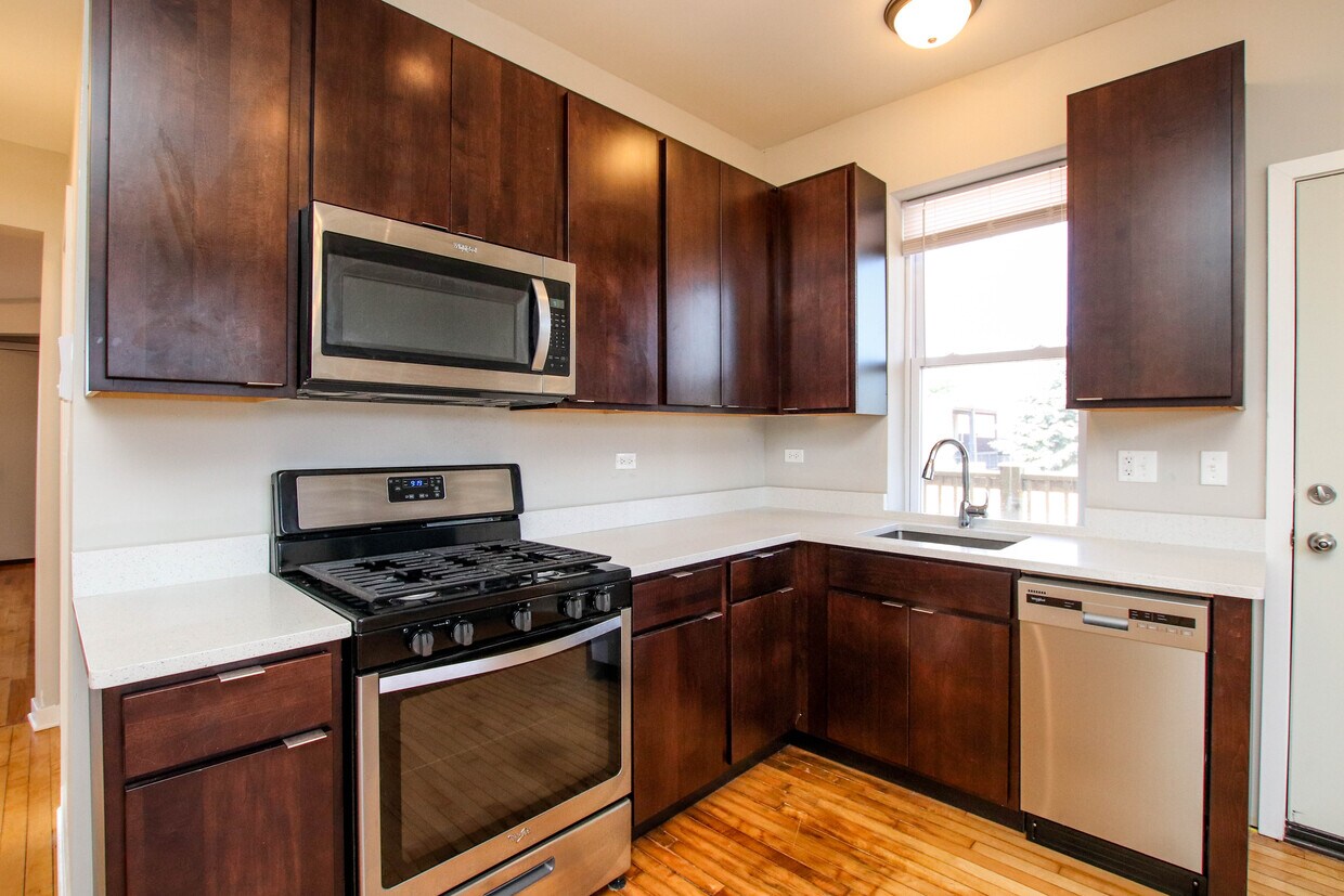 Primary Photo - 3644 W Diversey Ave