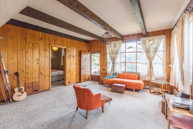 Building Photo - 2 bed/2 bath house in Oak Grove/Milwaukie- Available Now !