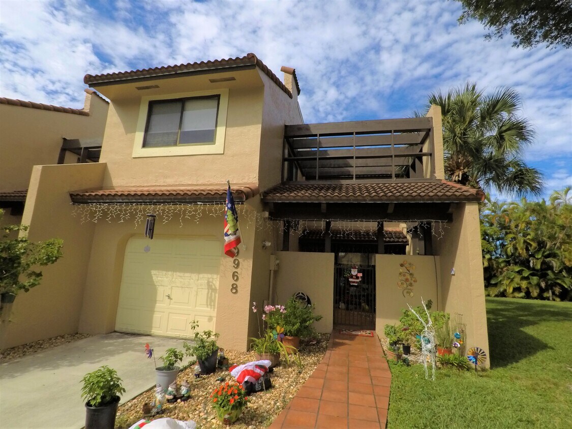 9968 Costa del Sol Blvd, Doral, FL 33178 Townhome Rentals in Doral FL