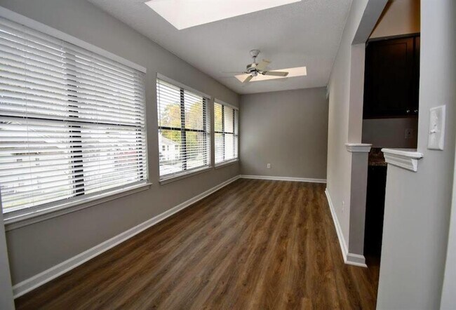Building Photo - 1605 Huntingdon Chase