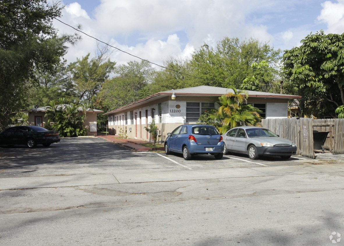 Building Photo - 12200 NE 8th Ave