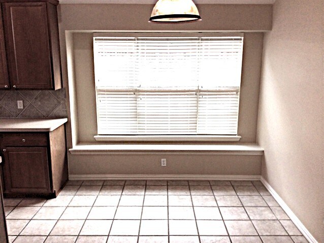 Building Photo - 6215 Crestmont Ln