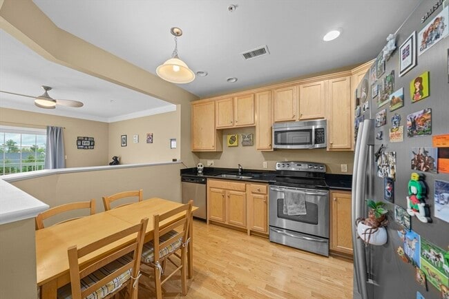 Building Photo - 204 Clocktower Dr
