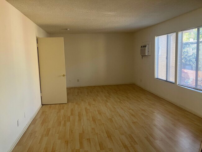 Foto del edificio - 6104 Cahuenga Blvd