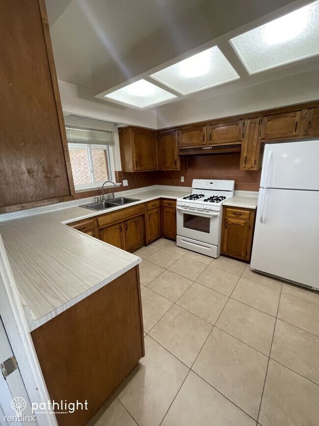 Building Photo - 3 br, 2 bath House - 8800 Bellehaven Avenu...